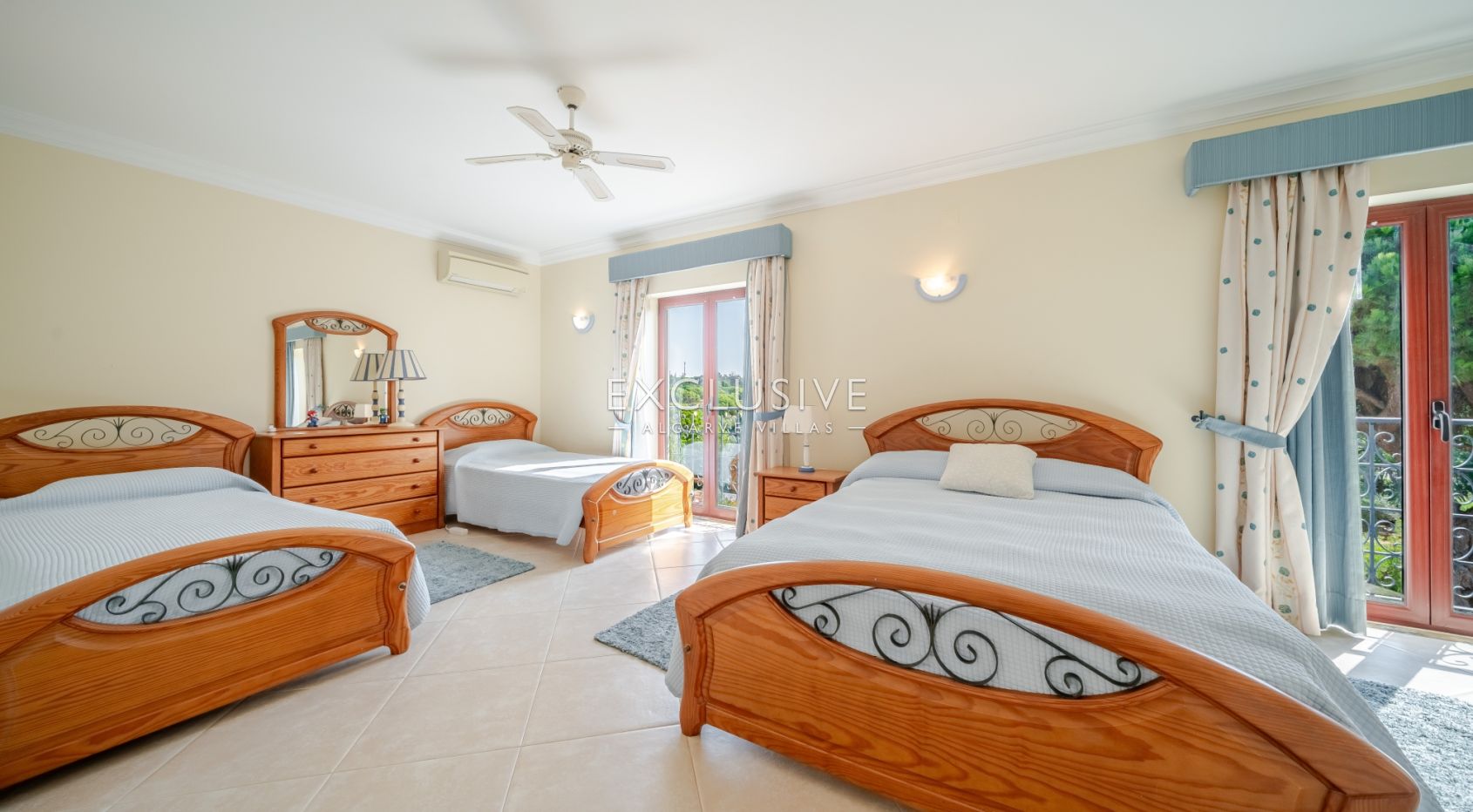 een mooie, rustige en privé 4+2 slaapkamer villa met zwembad bij Olhos de Agua,Centraal Algarve