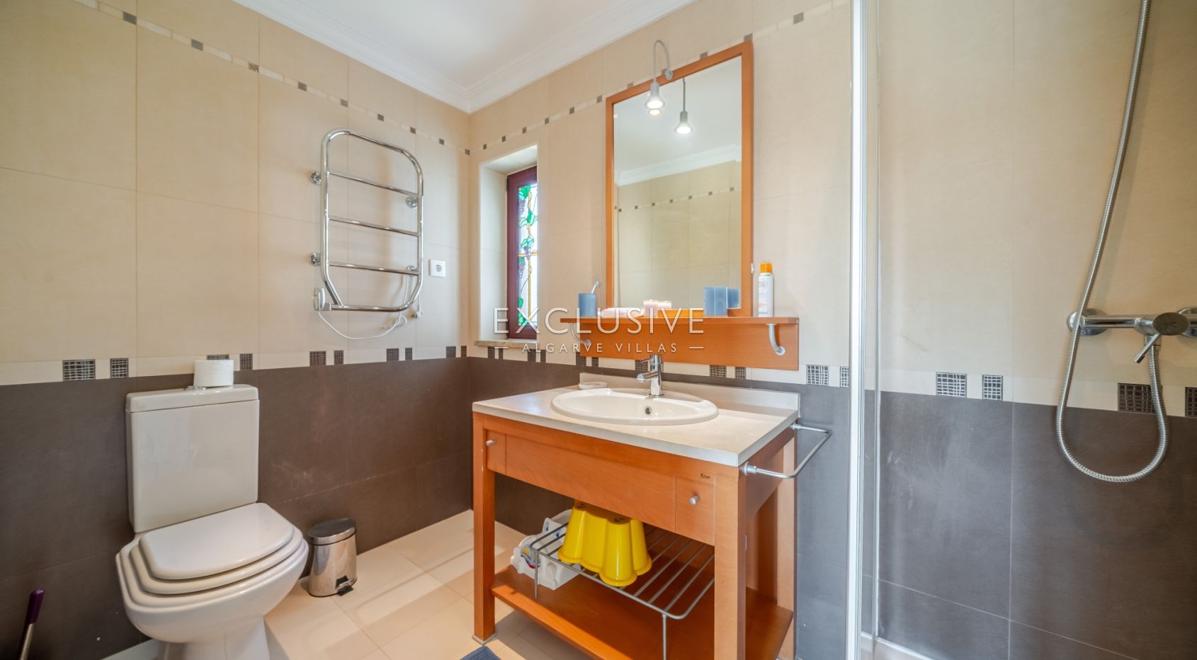 een mooie, rustige en privé 4+2 slaapkamer villa met zwembad bij Olhos de Agua,Centraal Algarve