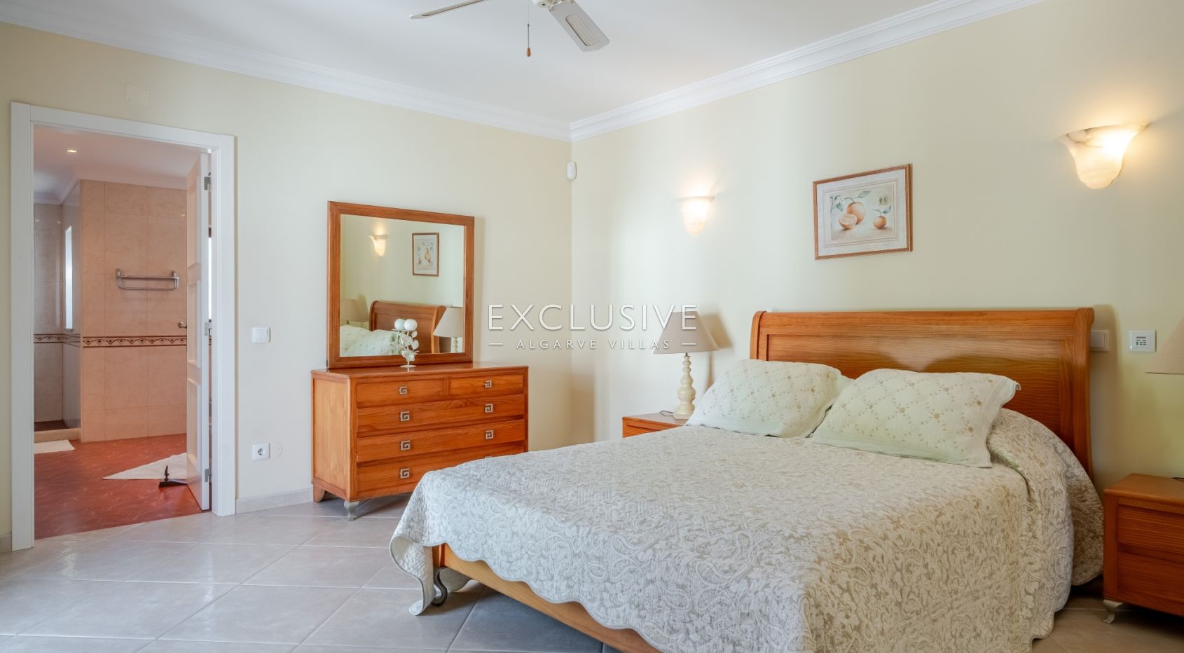 een mooie, rustige en privé 4+2 slaapkamer villa met zwembad bij Olhos de Agua,Centraal Algarve