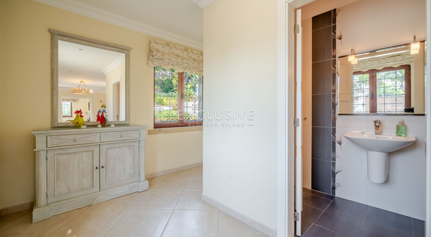 een mooie, rustige en privé 4+2 slaapkamer villa met zwembad bij Olhos de Agua,Centraal Algarve