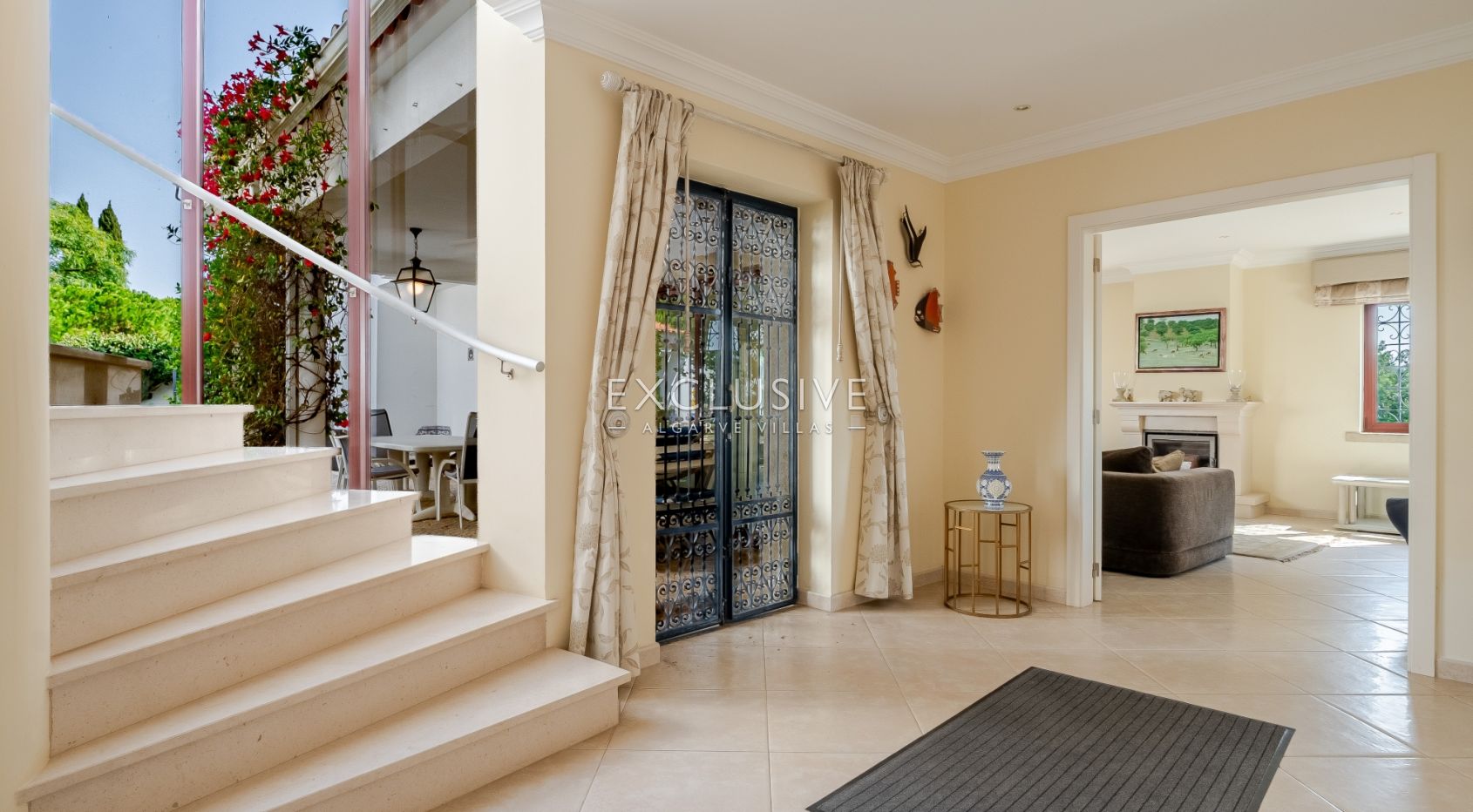 een mooie, rustige en privé 4+2 slaapkamer villa met zwembad bij Olhos de Agua,Centraal Algarve
