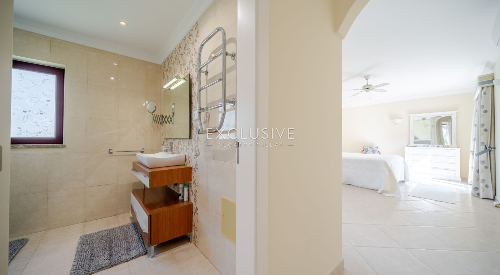 een mooie, rustige en privé 4+2 slaapkamer villa met zwembad bij Olhos de Agua,Centraal Algarve