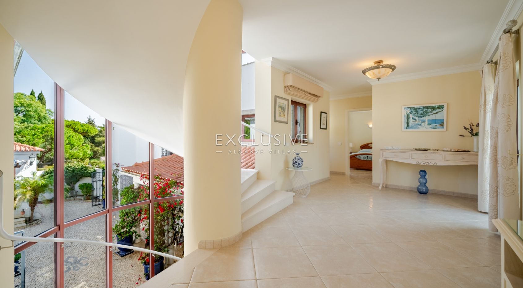 een mooie, rustige en privé 4+2 slaapkamer villa met zwembad bij Olhos de Agua,Centraal Algarve