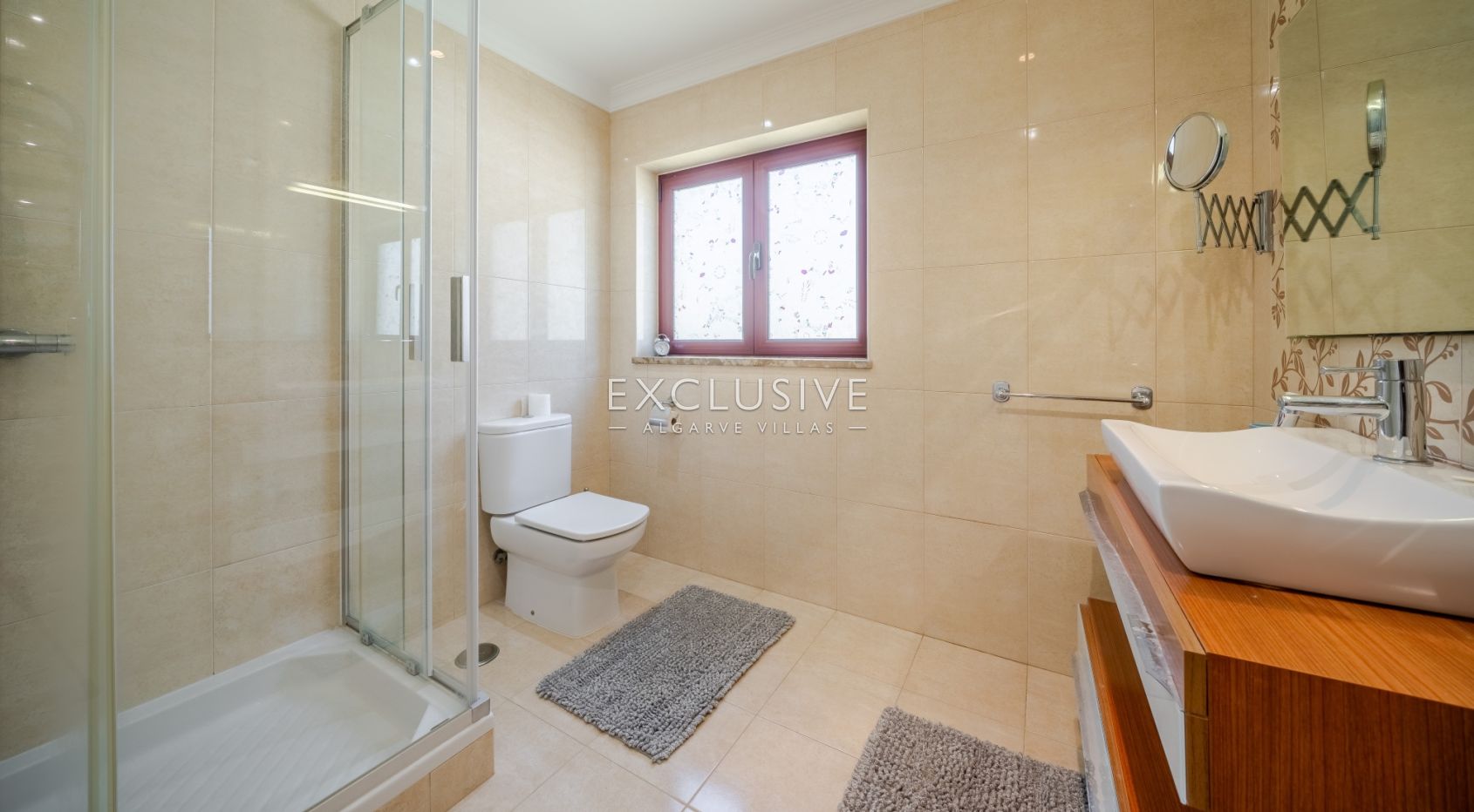 een mooie, rustige en privé 4+2 slaapkamer villa met zwembad bij Olhos de Agua,Centraal Algarve