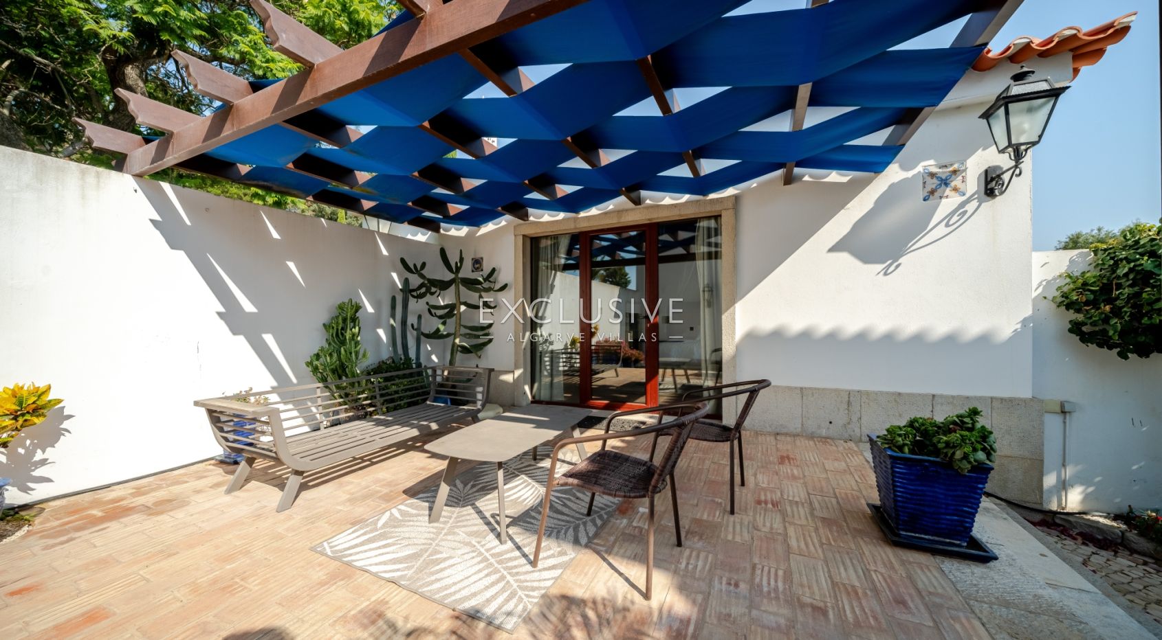 een mooie, rustige en privé 4+2 slaapkamer villa met zwembad bij Olhos de Agua,Centraal Algarve
