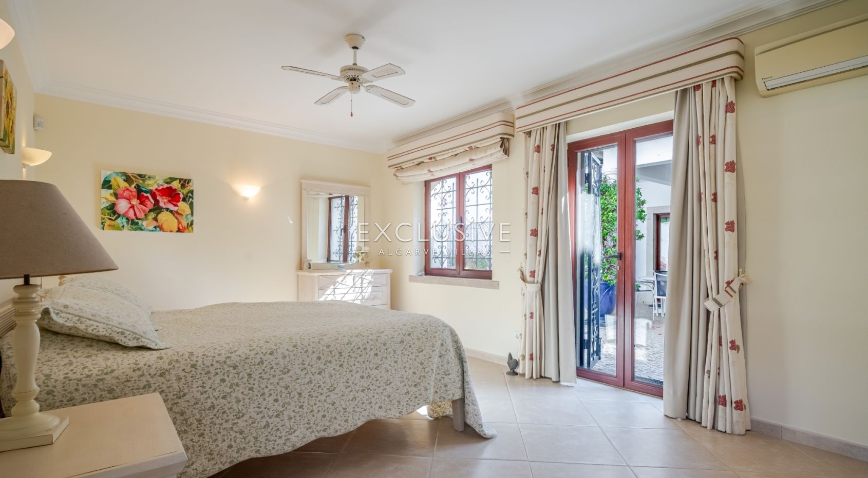 een mooie, rustige en privé 4+2 slaapkamer villa met zwembad bij Olhos de Agua,Centraal Algarve