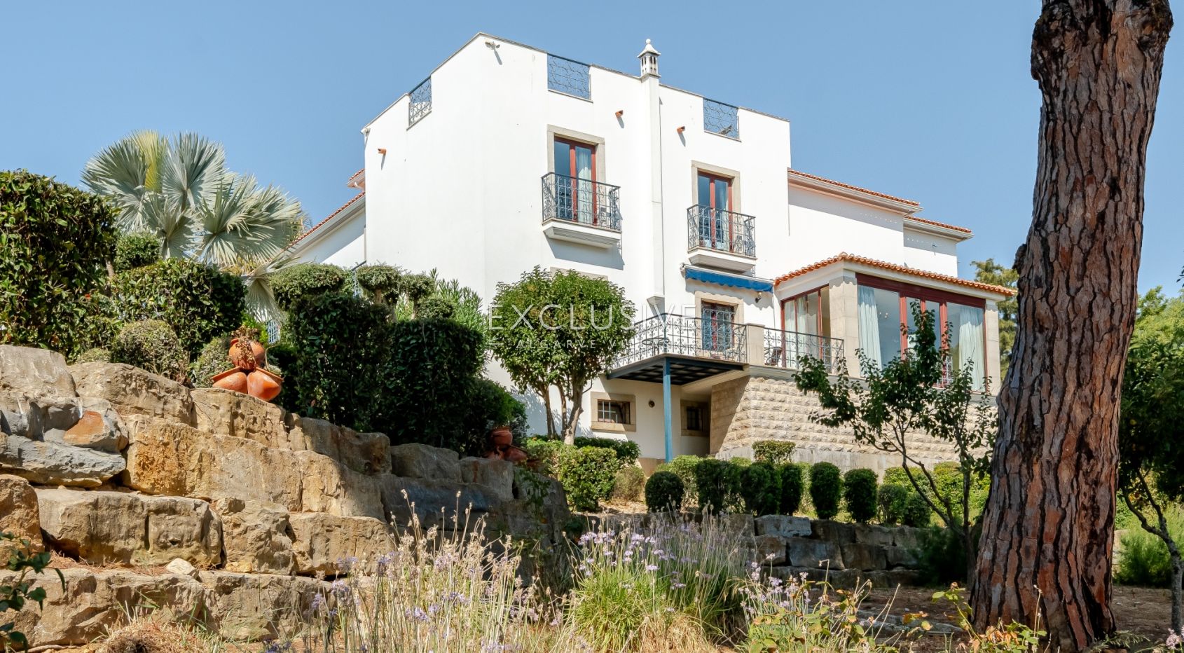 een mooie, rustige en privé 4+2 slaapkamer villa met zwembad bij Olhos de Agua,Centraal Algarve