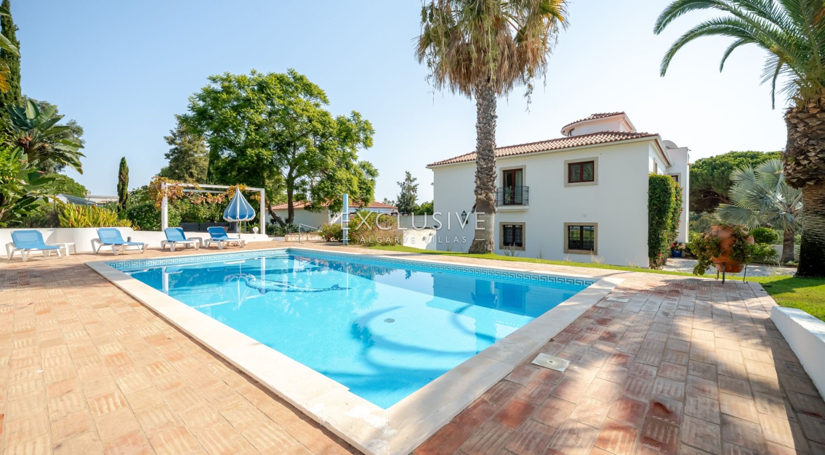 een mooie, rustige en privé 4+2 slaapkamer villa met zwembad bij Olhos de Agua,Centraal Algarve