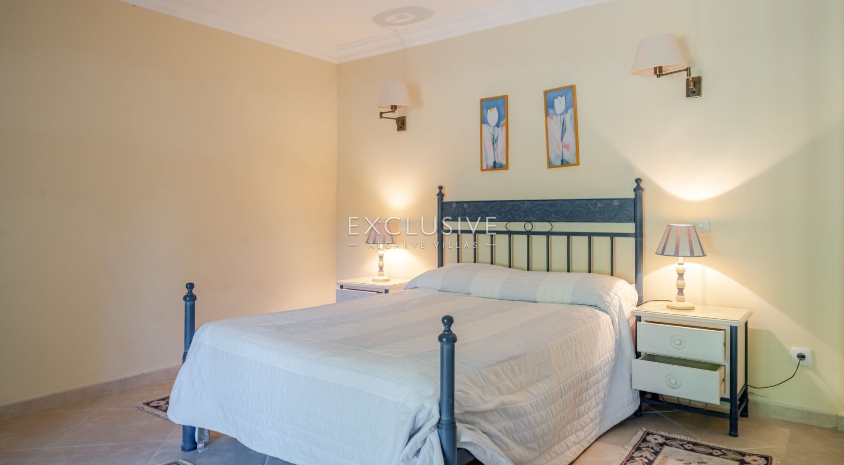 een mooie, rustige en privé 4+2 slaapkamer villa met zwembad bij Olhos de Agua,Centraal Algarve