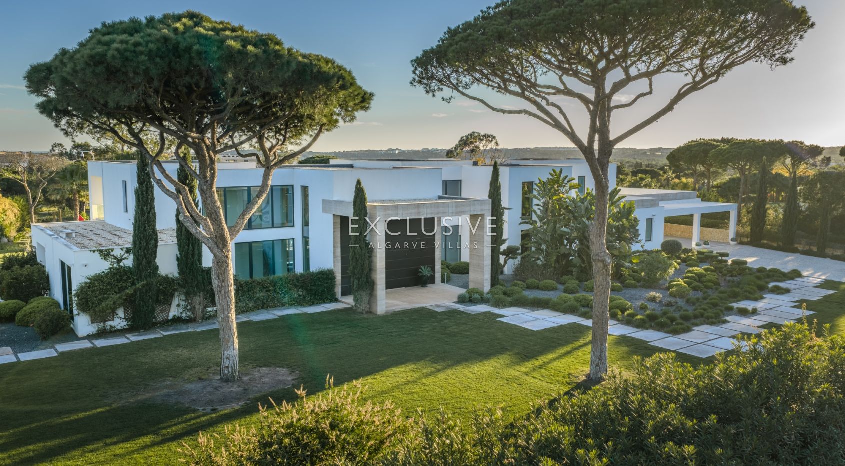 Verfijnde 5+3 Suite Villa in Vilamoura's prestigieuze Pinhal Velho