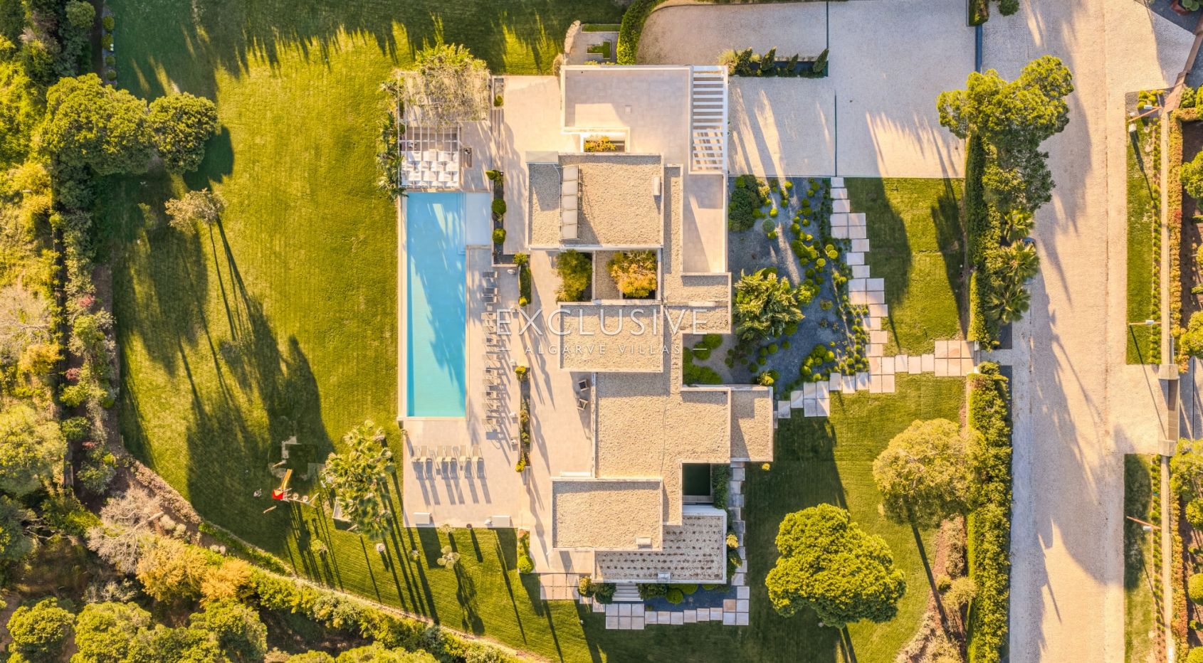 Verfijnde 5+3 Suite Villa in Vilamoura's prestigieuze Pinhal Velho