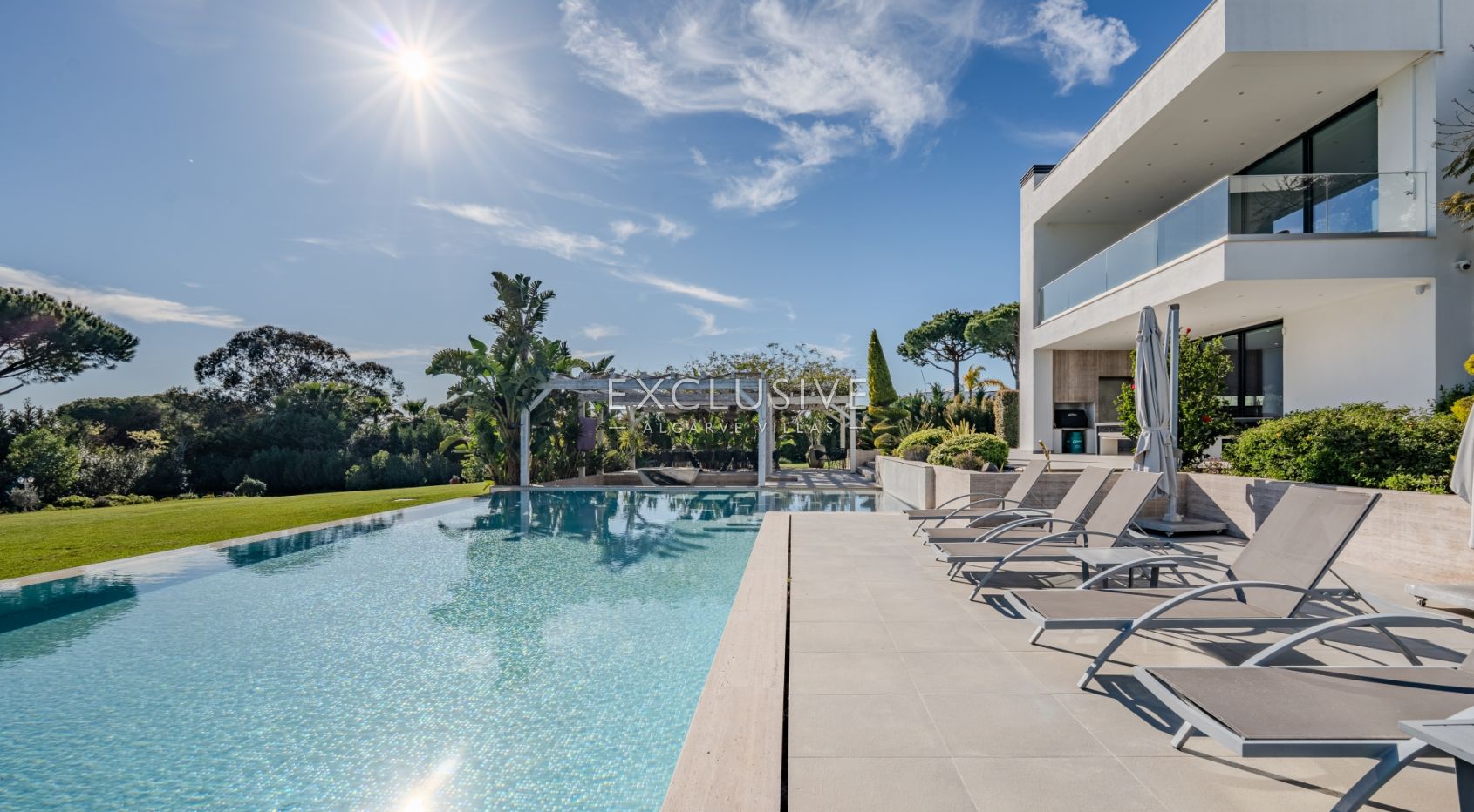 Verfijnde 5+3 Suite Villa in Vilamoura's prestigieuze Pinhal Velho