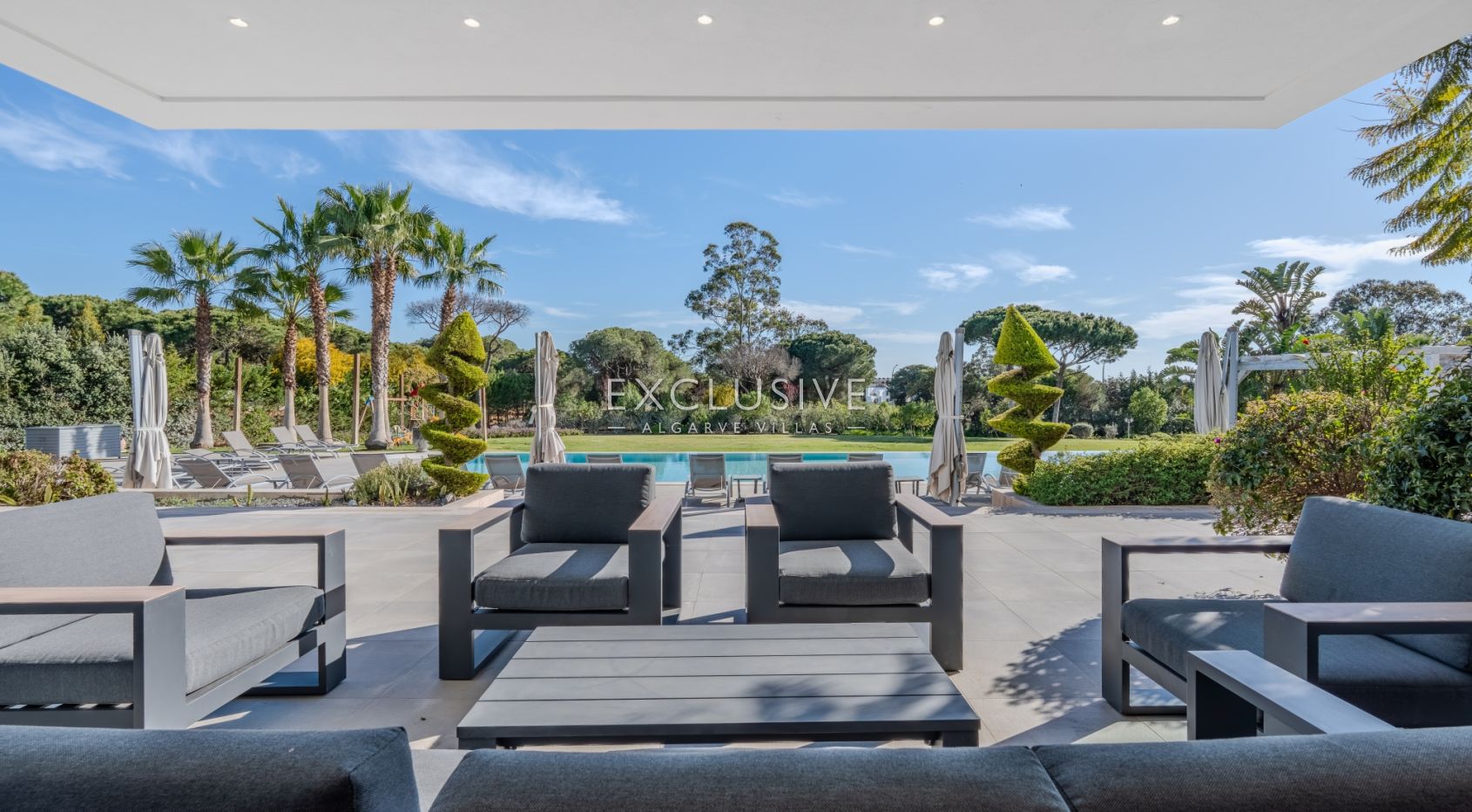 Verfijnde 5+3 Suite Villa in Vilamoura's prestigieuze Pinhal Velho