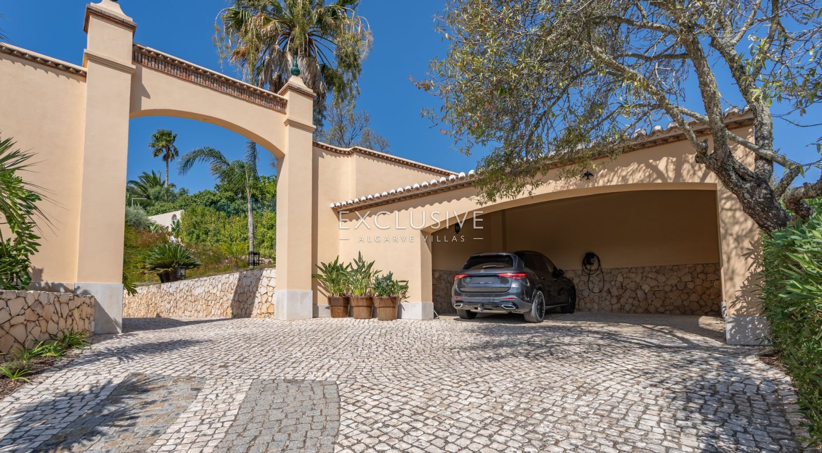 Exceptional Praia da Luz Villa with Breathtaking Ocean and Village Views, Algarve