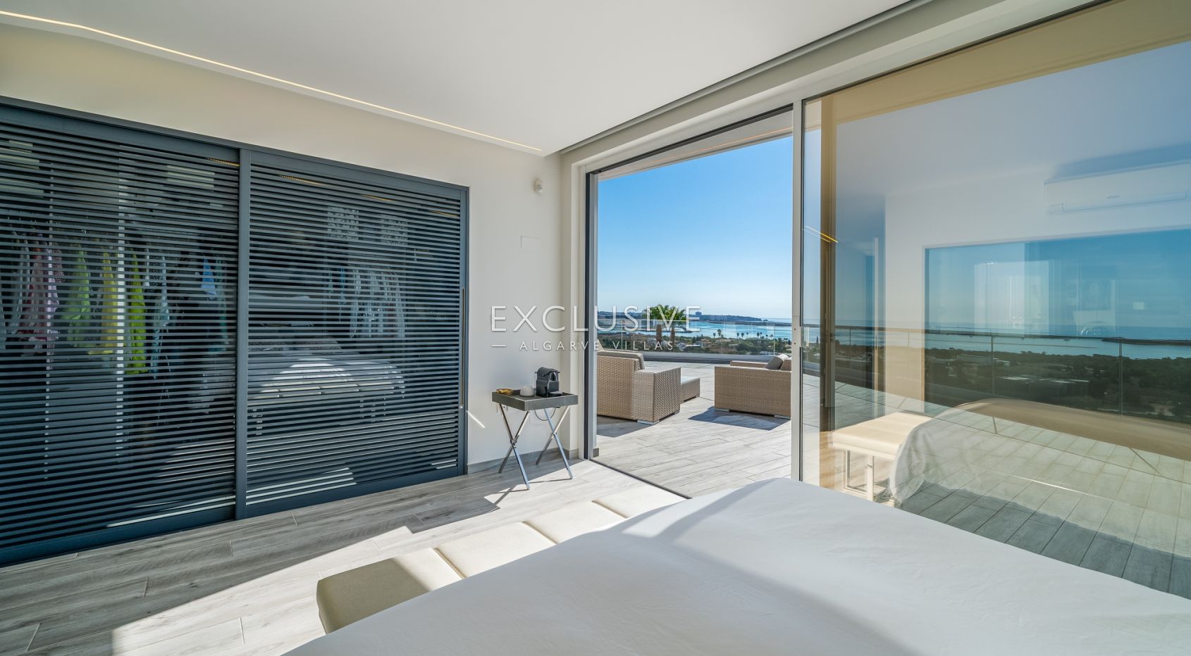 4 Bedroom Contemporary villa with Panoramic sea views in Lagos, Algarve