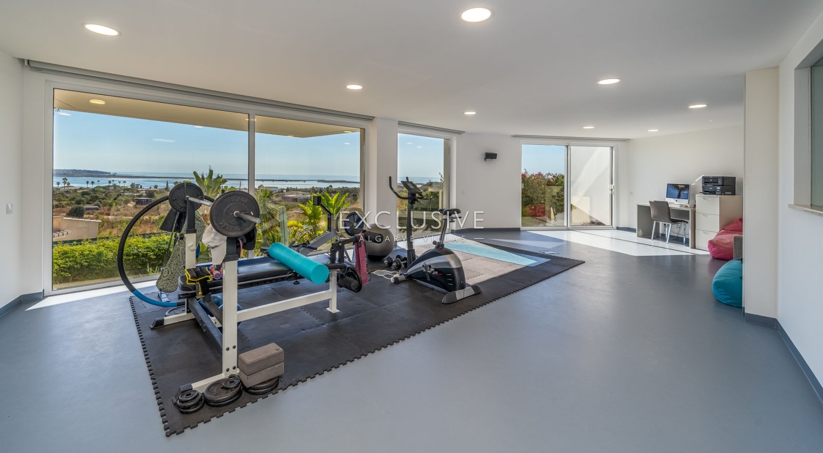 4 Bedroom Contemporary villa with Panoramic sea views in Lagos, Algarve