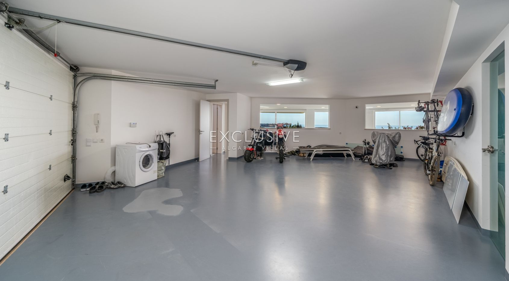 4 Bedroom Contemporary villa with Panoramic sea views in Lagos, Algarve