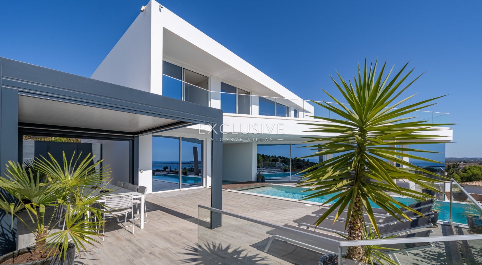 4 Bedroom Contemporary villa with Panoramic sea views in Lagos, Algarve