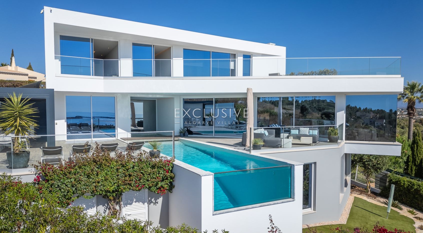4 Bedroom Contemporary villa with Panoramic sea views in Lagos, Algarve