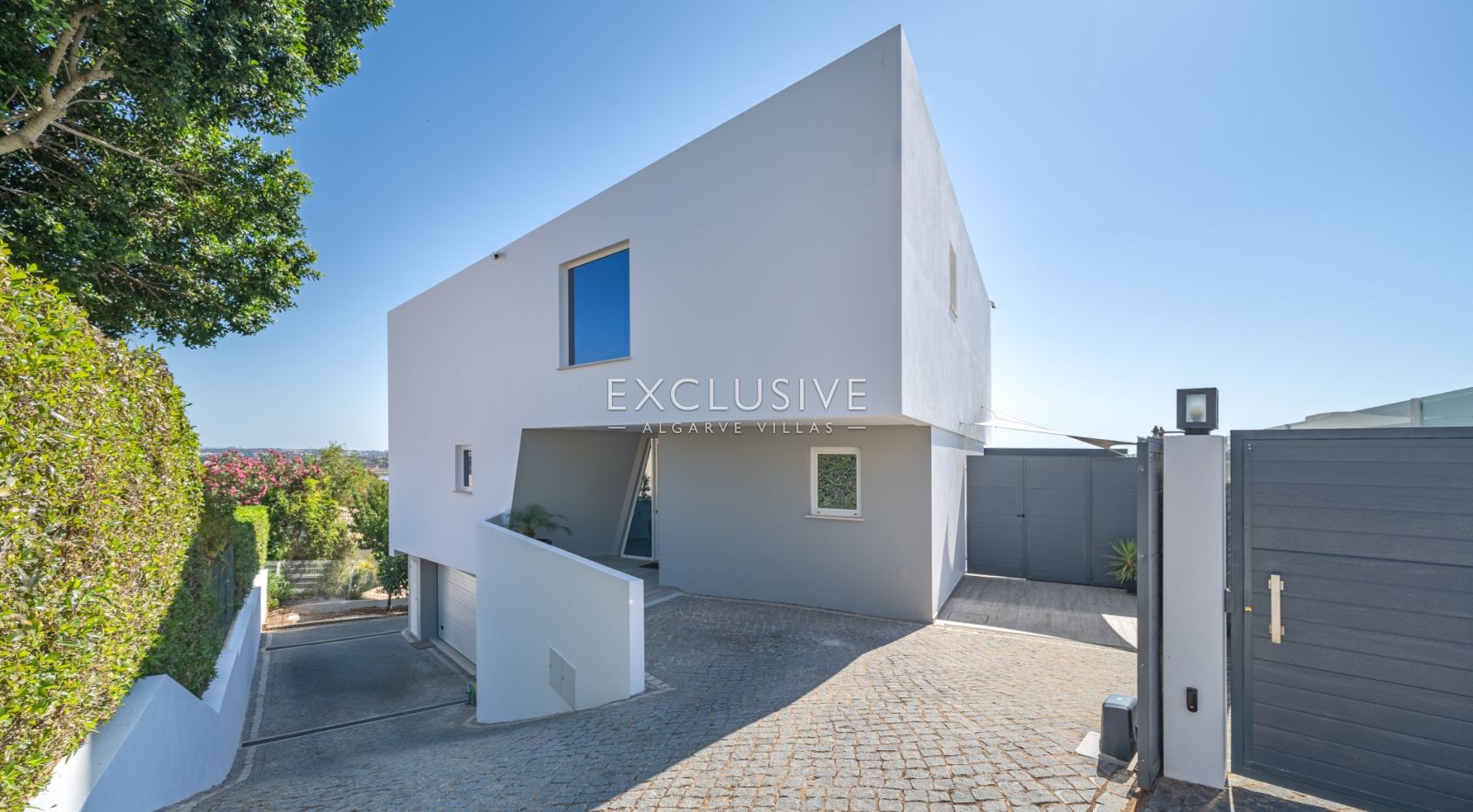 4 Bedroom Contemporary villa with Panoramic sea views in Lagos, Algarve