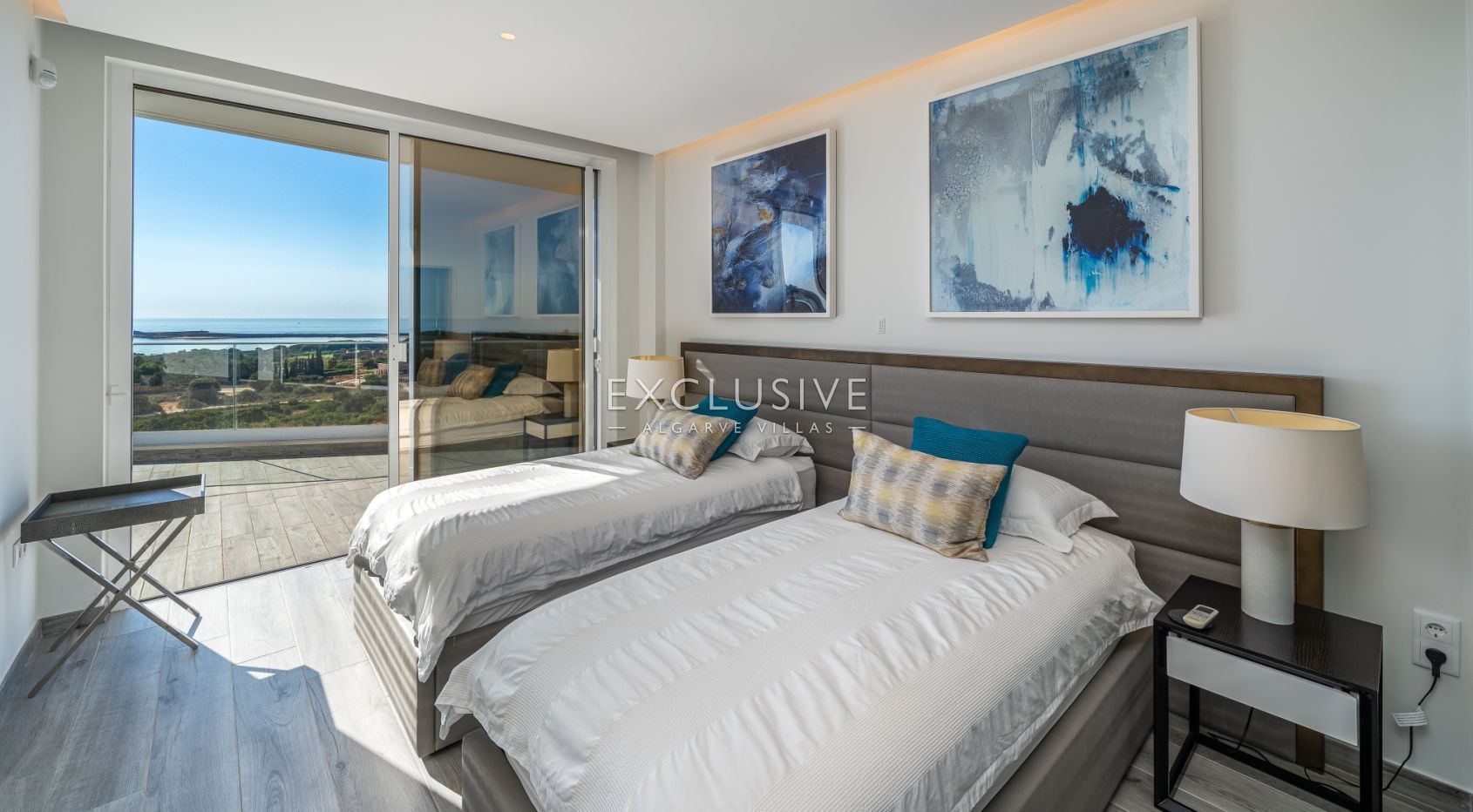 4 Bedroom Contemporary villa with Panoramic sea views in Lagos, Algarve