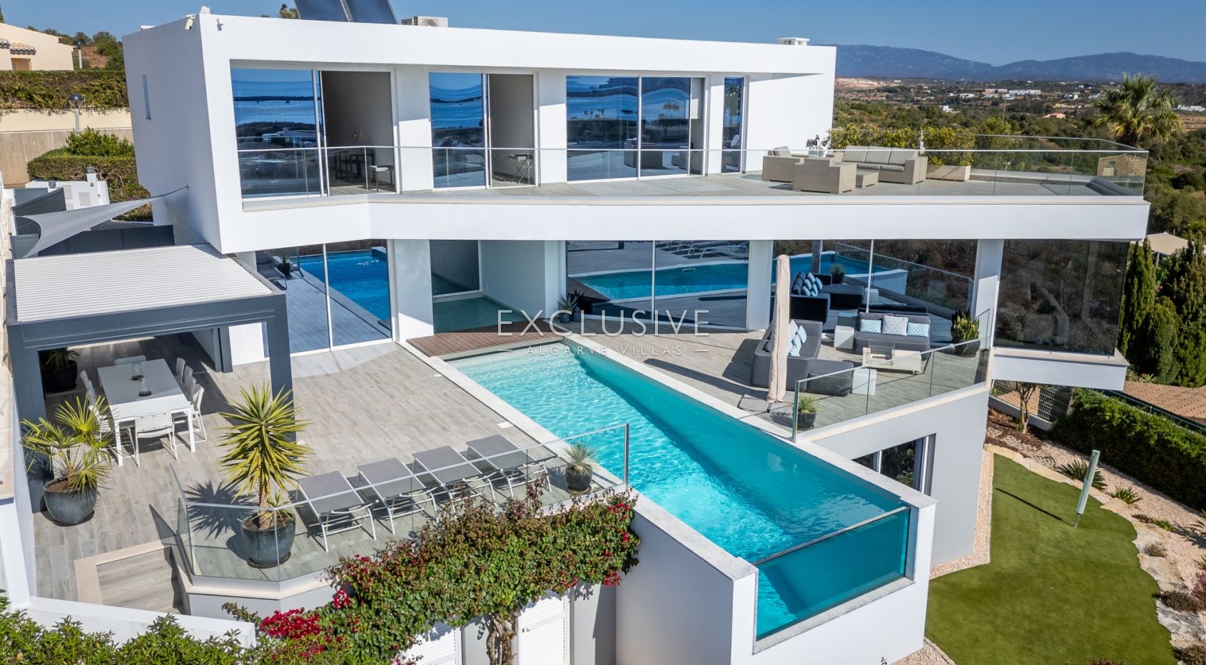 4 Bedroom Contemporary villa with Panoramic sea views in Lagos, Algarve