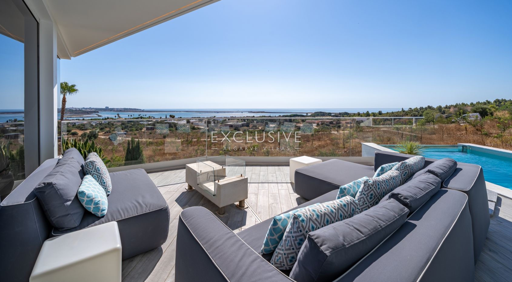 4 Bedroom Contemporary villa with Panoramic sea views in Lagos, Algarve