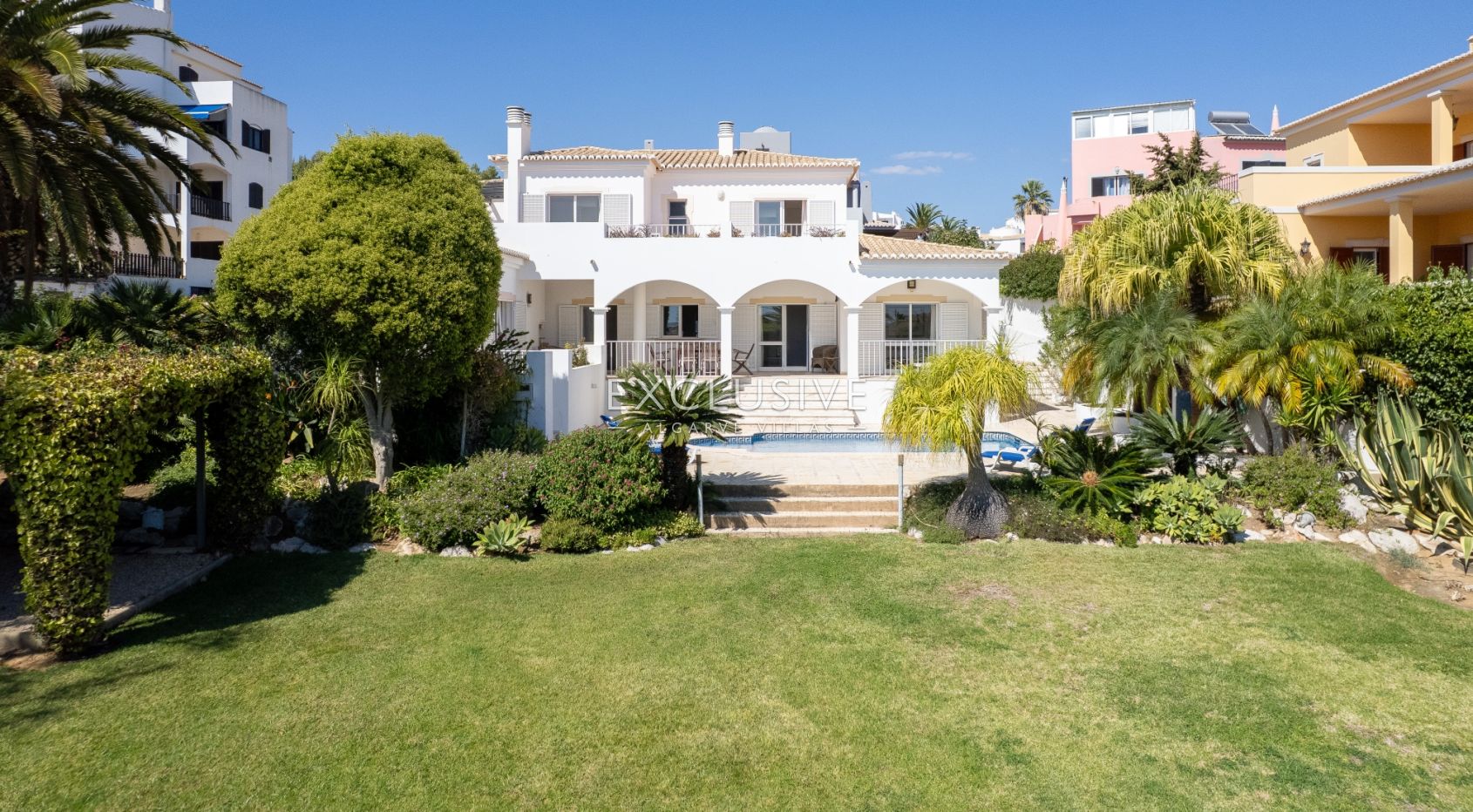 4+2 Bedroom Villa near Praia do Vau with Pool, Sea Views, Portimão