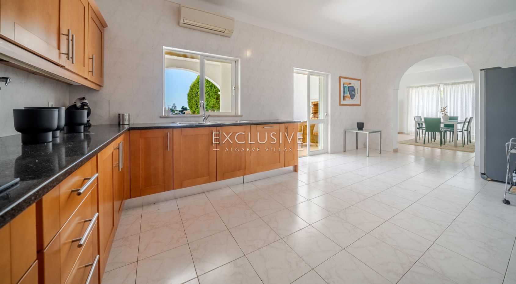 4+2 Bedroom Villa near Praia do Vau with Pool, Sea Views, Portimão