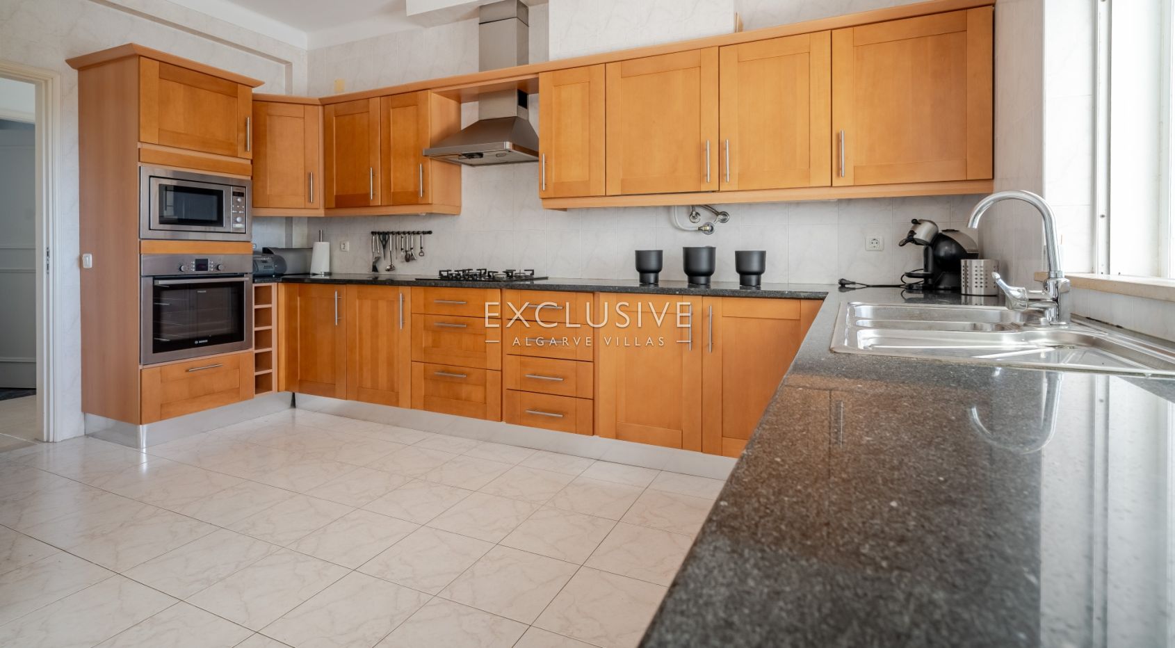 4+2 Bedroom Villa near Praia do Vau with Pool, Sea Views, Portimão