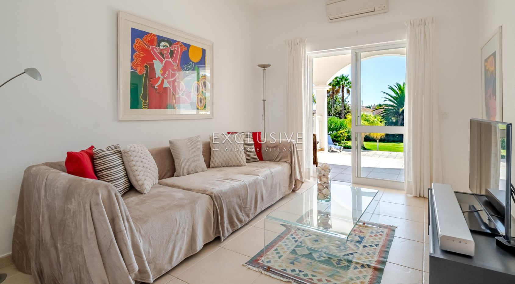 4+2 Bedroom Villa near Praia do Vau with Pool, Sea Views, Portimão