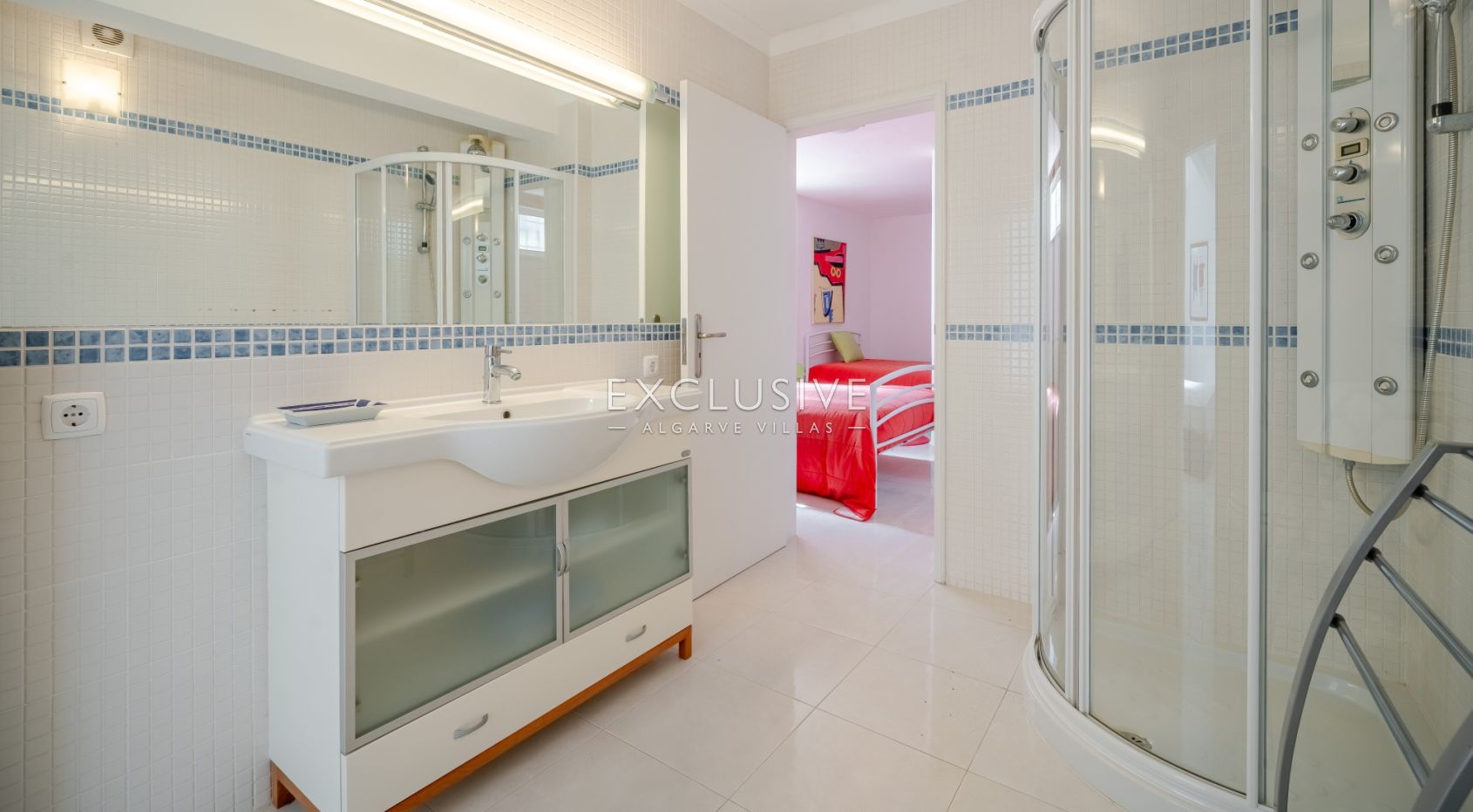 4+2 Bedroom Villa near Praia do Vau with Pool, Sea Views, Portimão