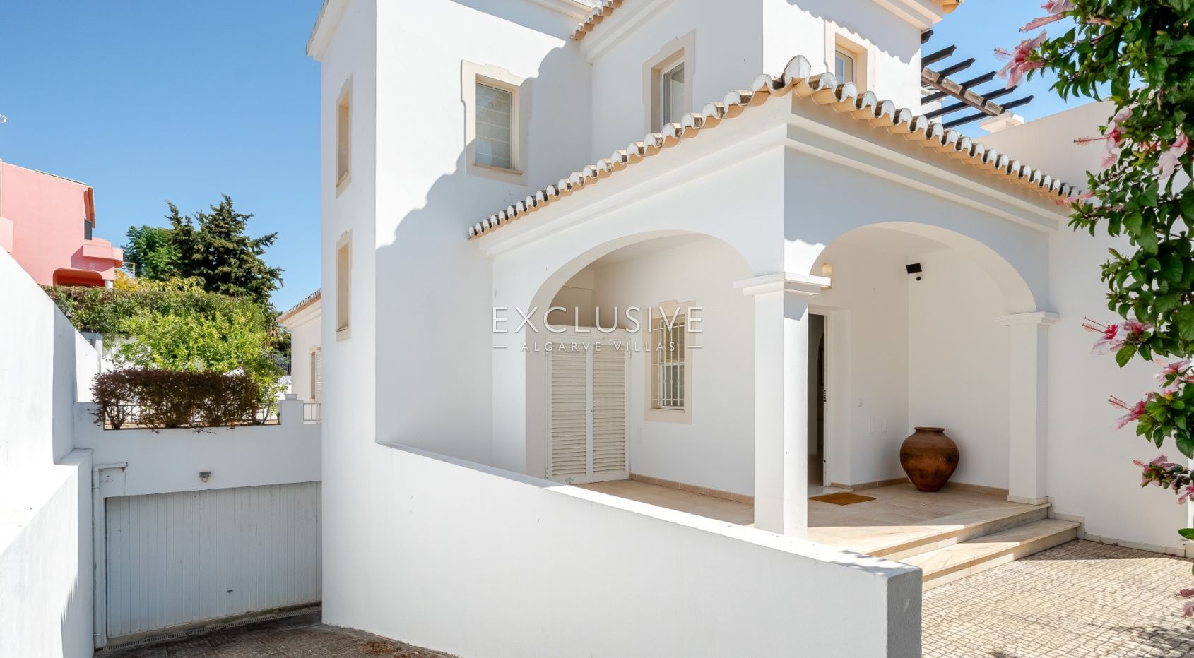 4+2 Bedroom Villa near Praia do Vau with Pool, Sea Views, Portimão