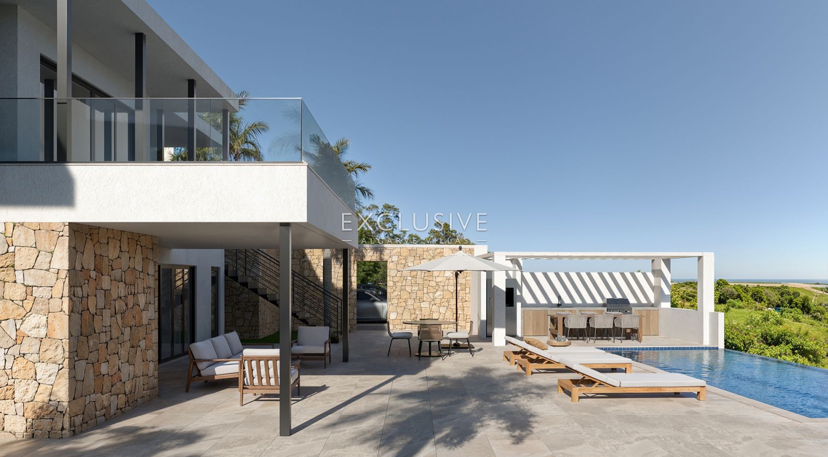 Moradia Sta Barbara de Nexe, remodelada com vistas fantásticas sobre a costa algarvia