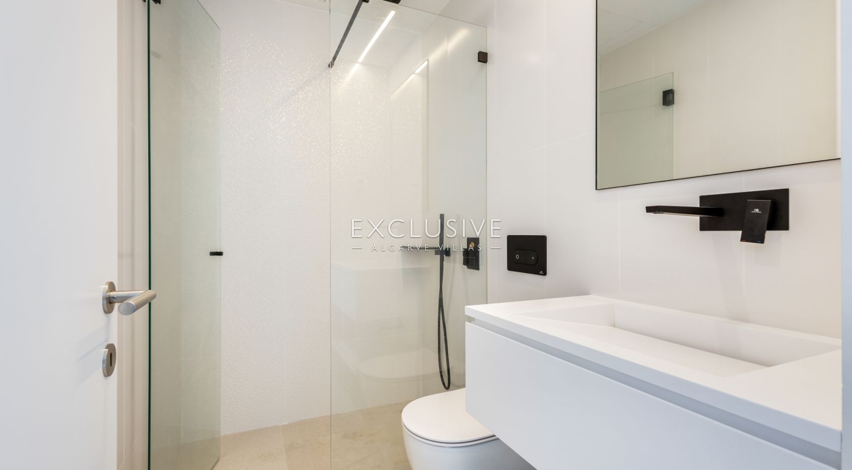 luxury 3 Bedroom contemporary penthouse in Vilamoura with golf and ocean views
