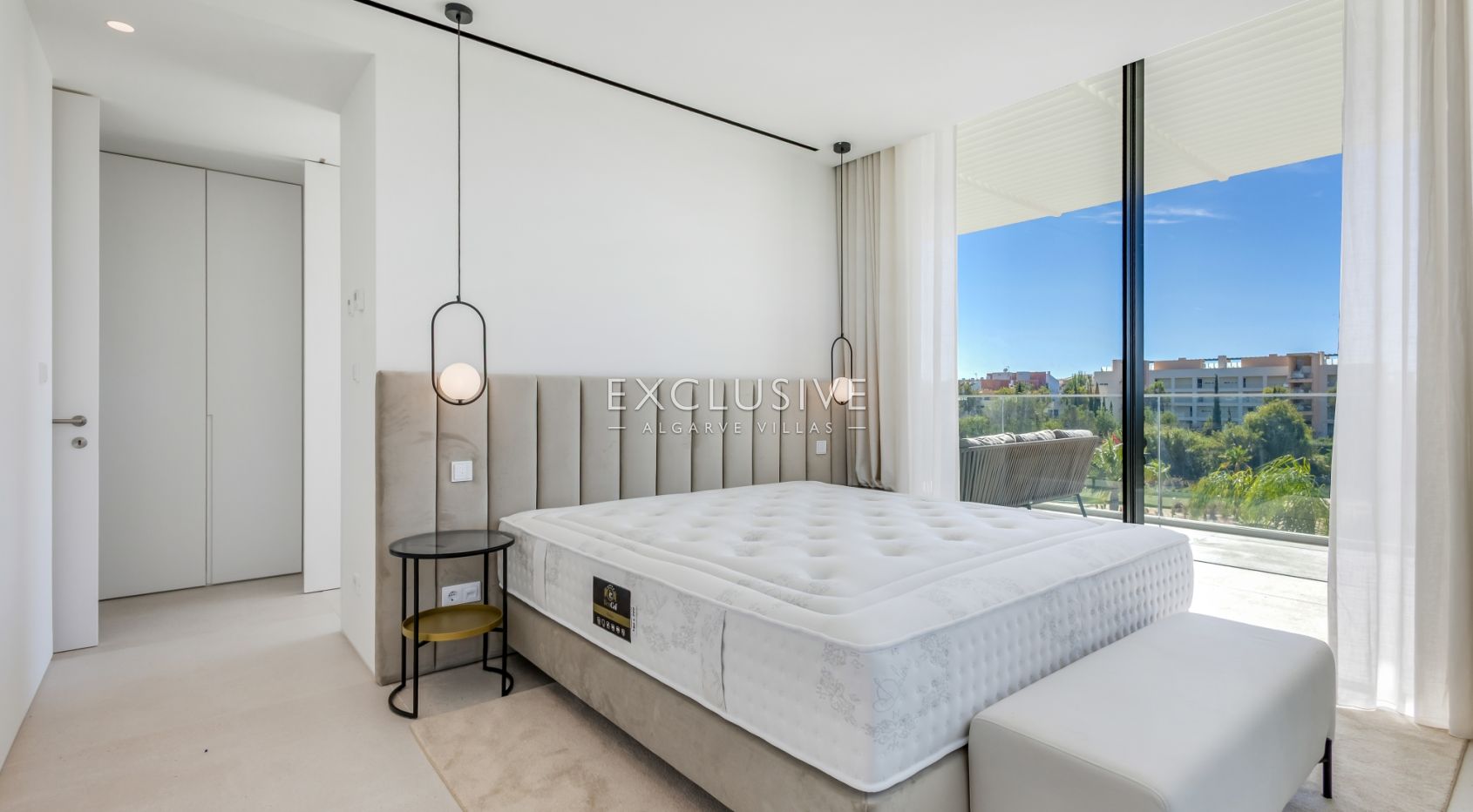 luxury 3 Bedroom contemporary penthouse in Vilamoura with golf and ocean views