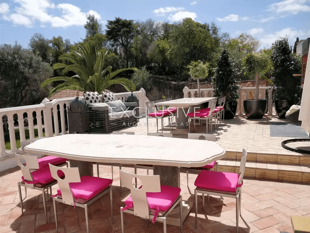 7-Schlafzimmer-Villa mit Vermietungspotenzial in der Nähe Centeanes Strand, Carvoeiro
