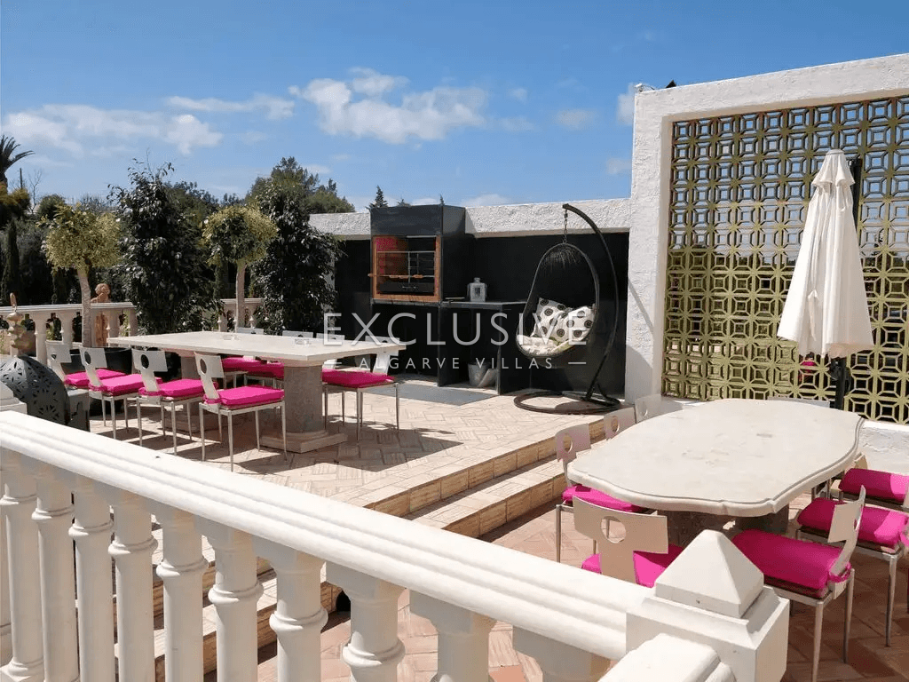 7-Schlafzimmer-Villa mit Vermietungspotenzial in der Nähe Centeanes Strand, Carvoeiro