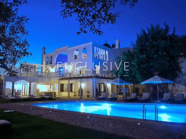 7-Schlafzimmer-Villa mit Vermietungspotenzial in der Nähe Centeanes Strand, Carvoeiro