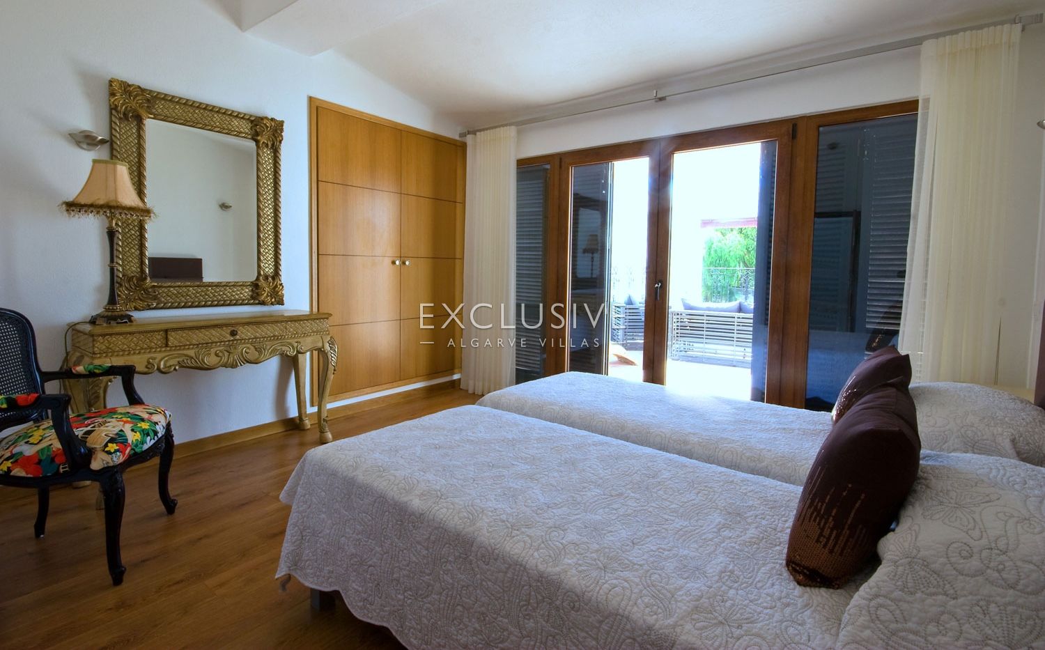 7-Schlafzimmer-Villa mit Vermietungspotenzial in der Nähe Centeanes Strand, Carvoeiro
