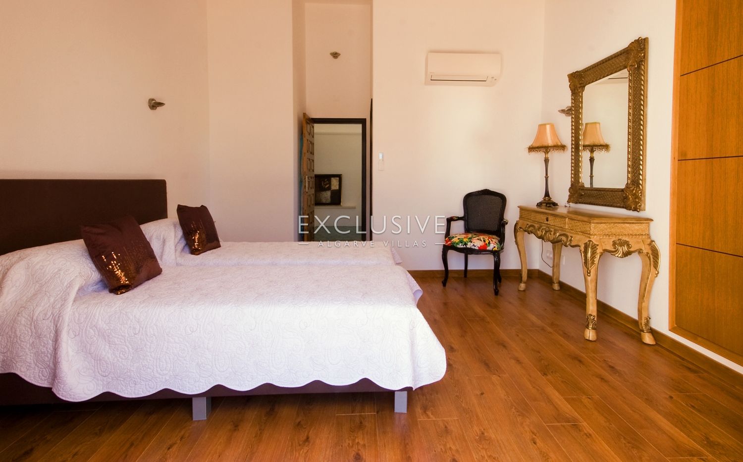 7-Schlafzimmer-Villa mit Vermietungspotenzial in der Nähe Centeanes Strand, Carvoeiro
