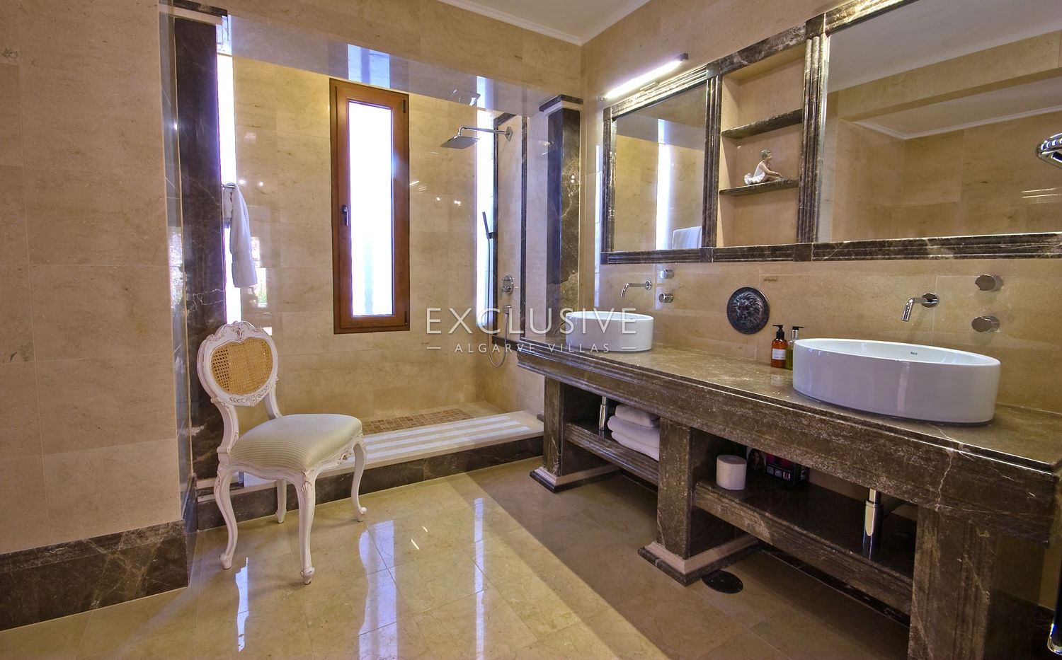 7-Schlafzimmer-Villa mit Vermietungspotenzial in der Nähe Centeanes Strand, Carvoeiro