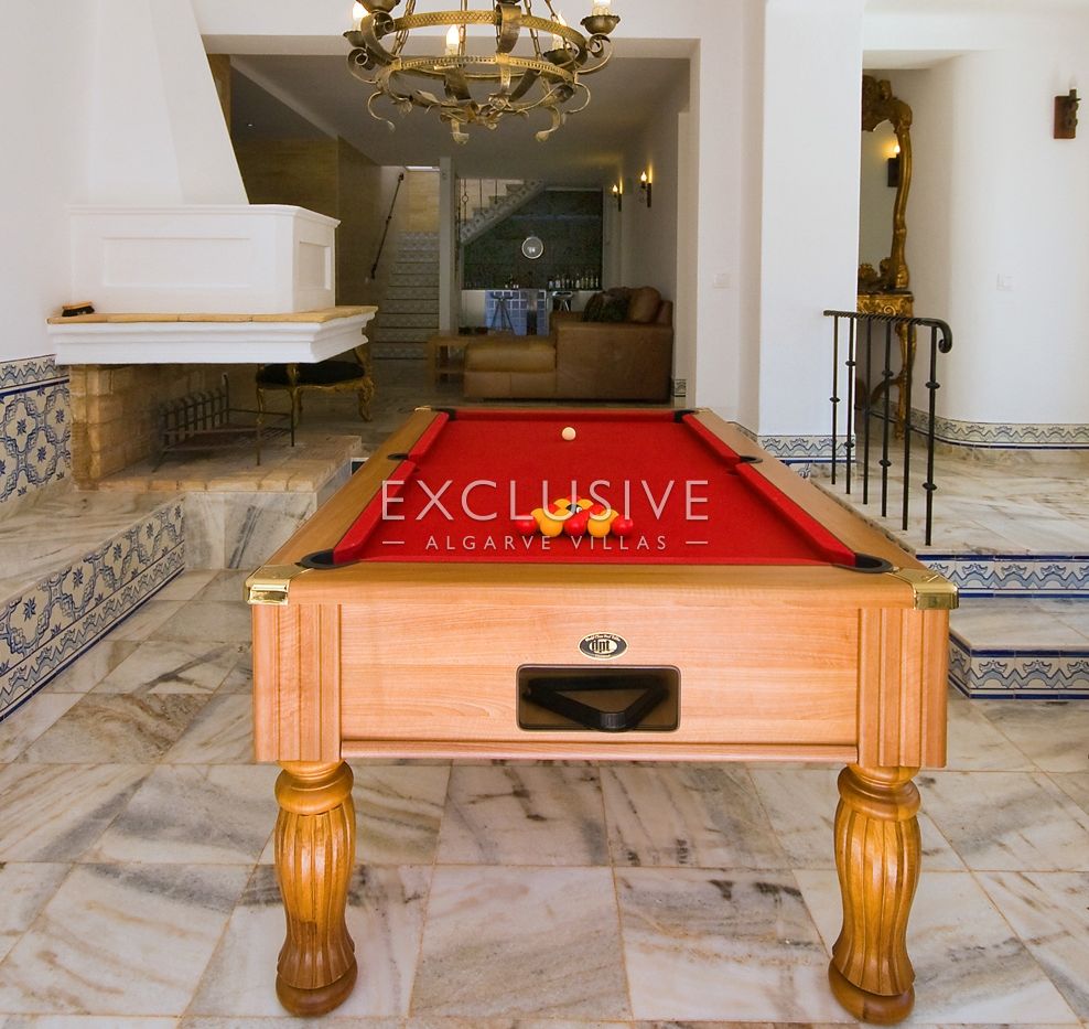 7-Schlafzimmer-Villa mit Vermietungspotenzial in der Nähe Centeanes Strand, Carvoeiro