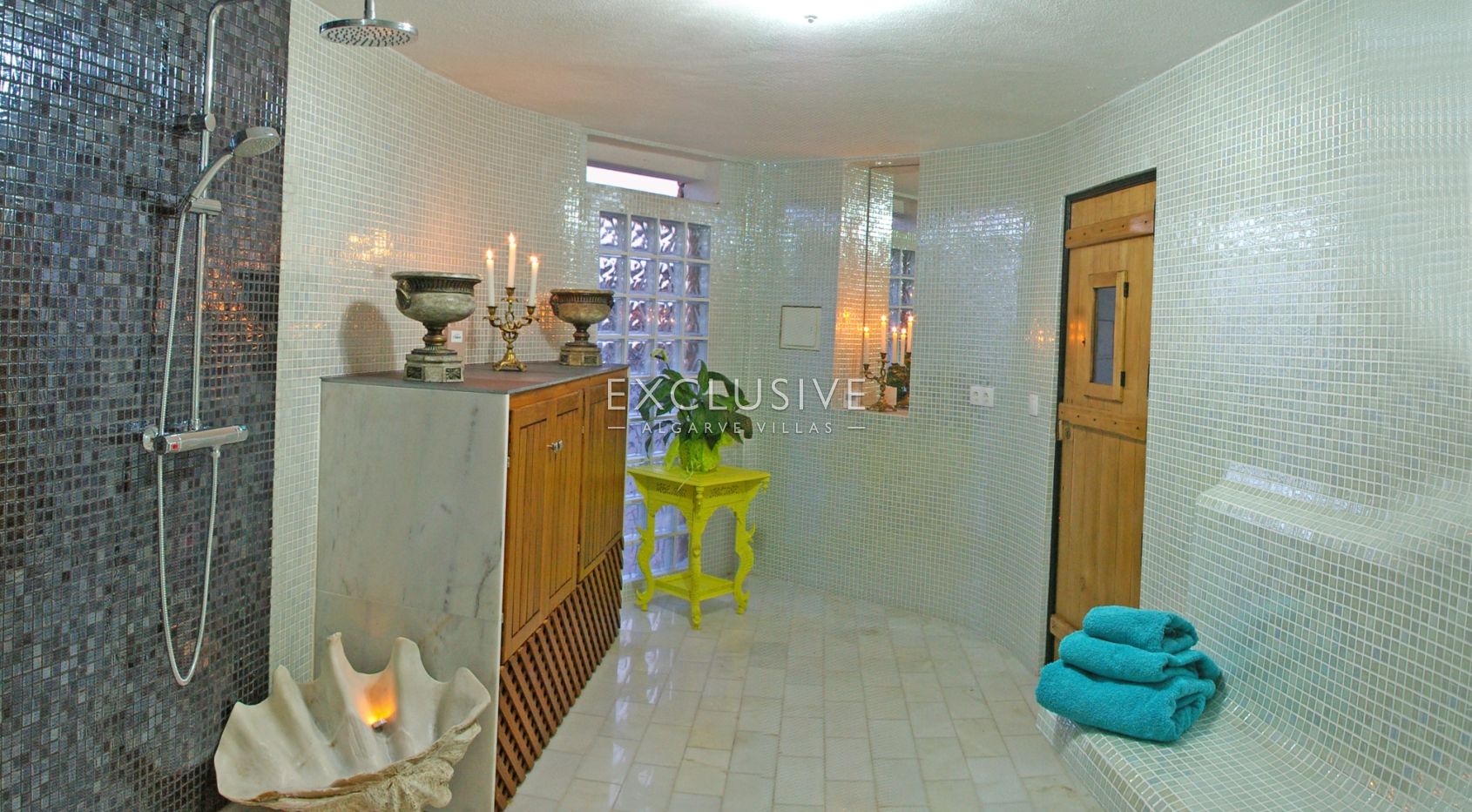 7-Schlafzimmer-Villa mit Vermietungspotenzial in der Nähe Centeanes Strand, Carvoeiro