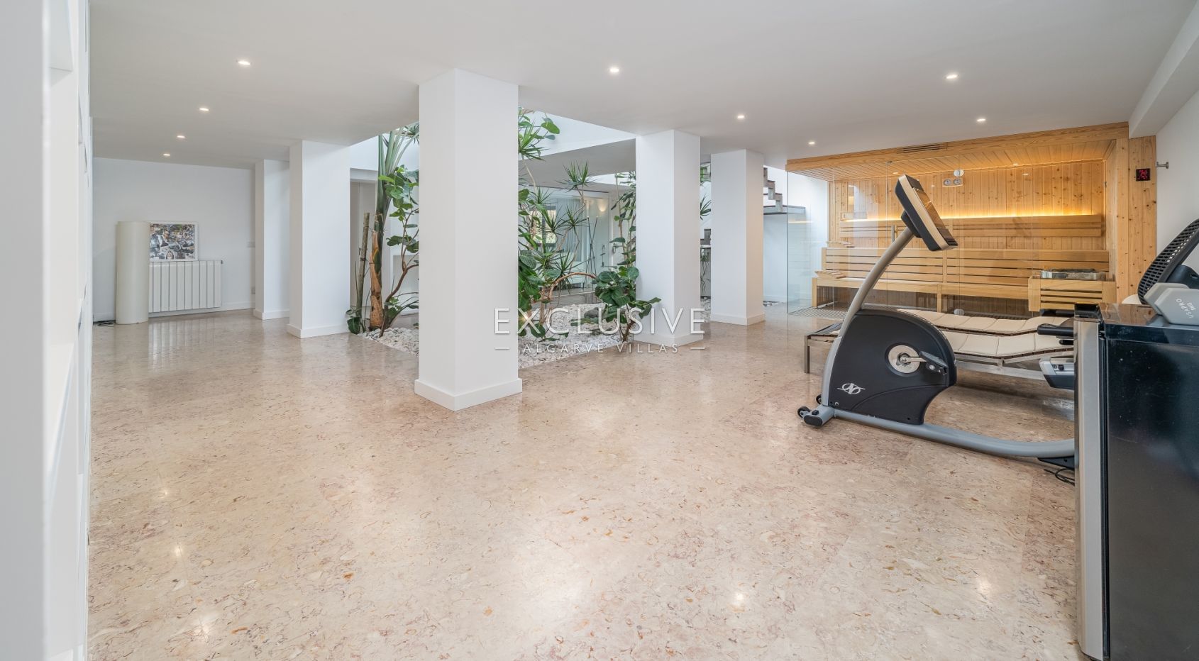 Elegante Villa mit außergewöhnlicher Aussicht und direktem Zugang zum Palmares Golf, Al