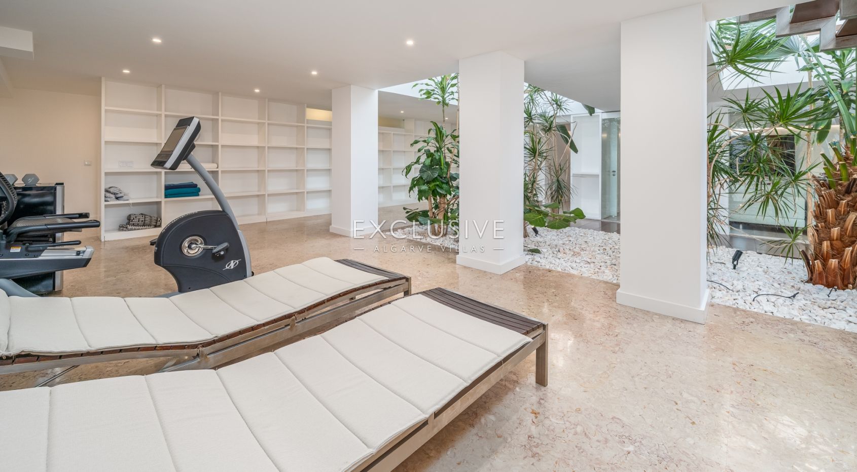 Elegante Villa mit außergewöhnlicher Aussicht und direktem Zugang zum Palmares Golf, Al