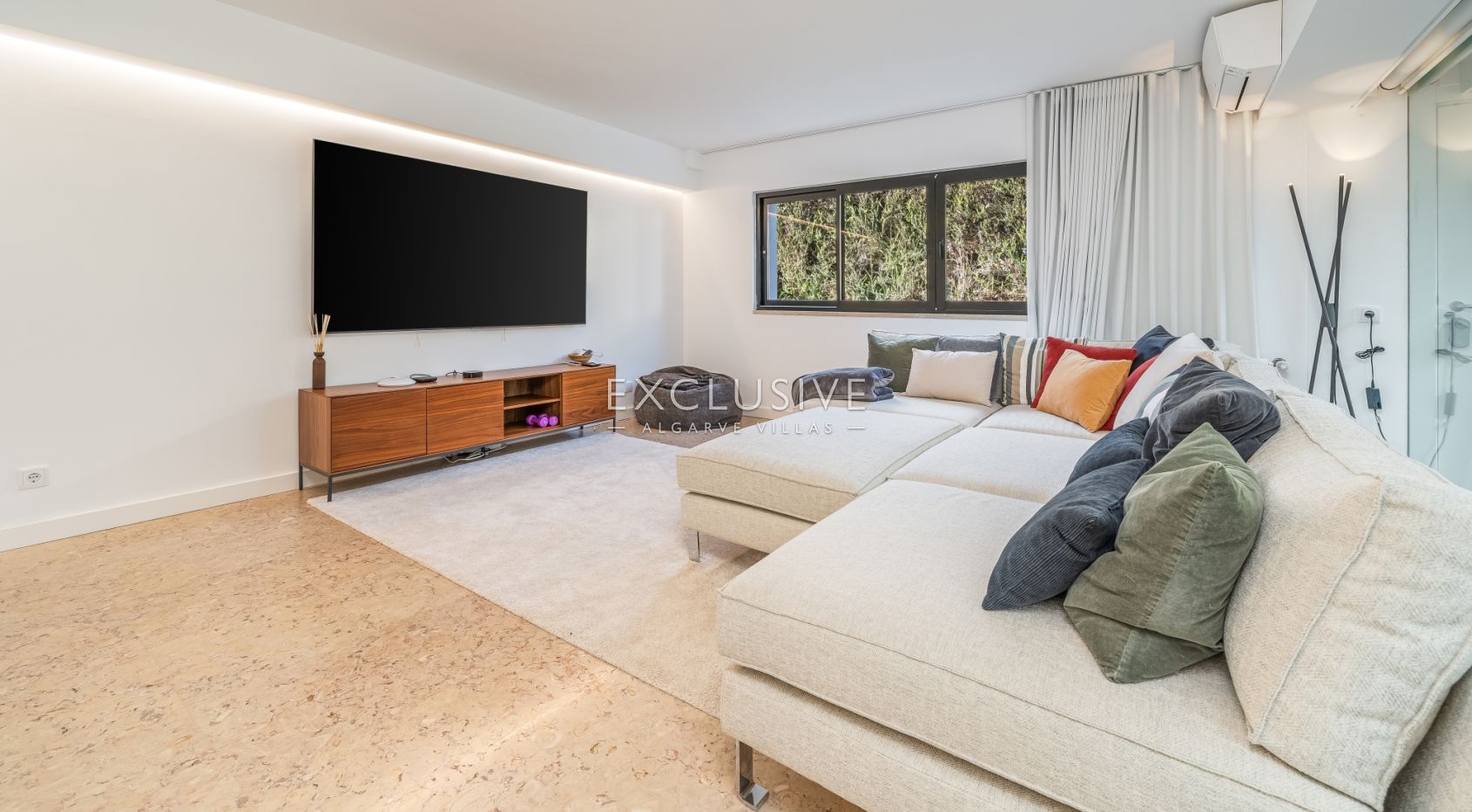 Elegante Villa mit außergewöhnlicher Aussicht und direktem Zugang zum Palmares Golf, Al