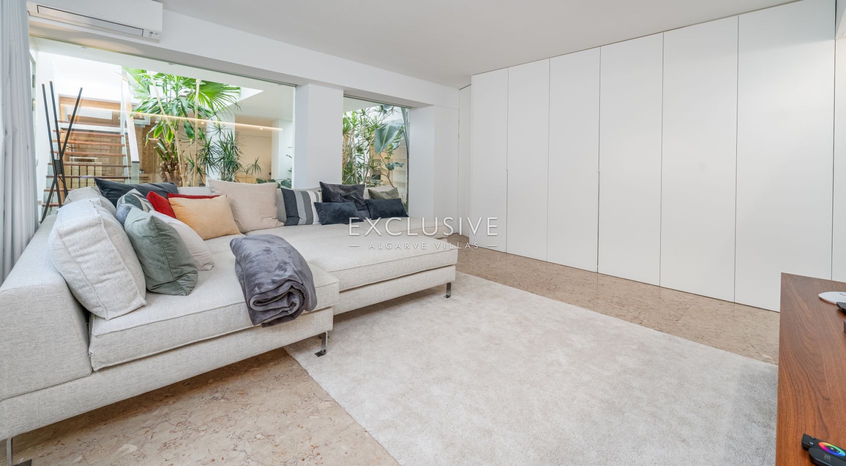 Elegante Villa mit außergewöhnlicher Aussicht und direktem Zugang zum Palmares Golf, Al