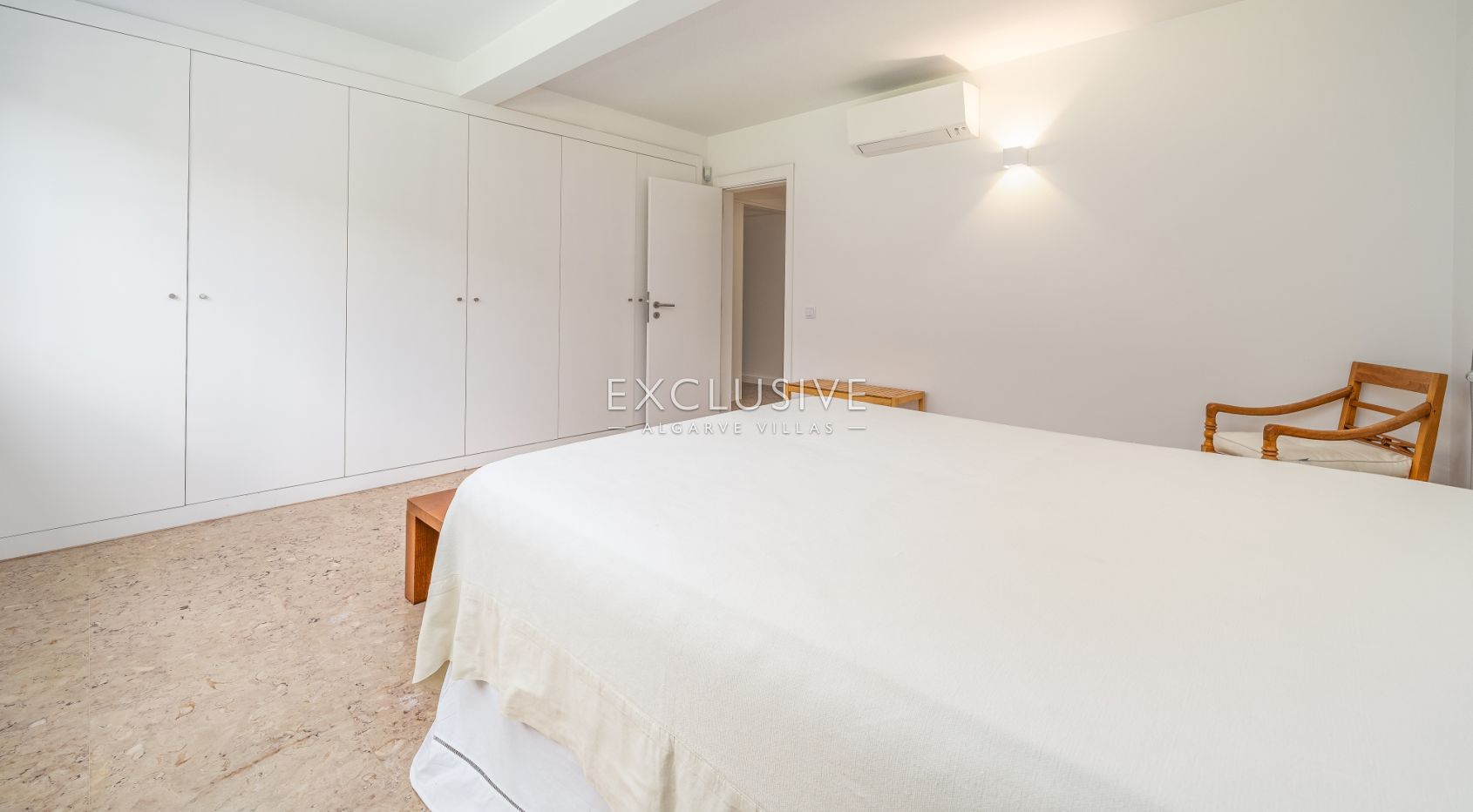 Elegante Villa mit außergewöhnlicher Aussicht und direktem Zugang zum Palmares Golf, Al