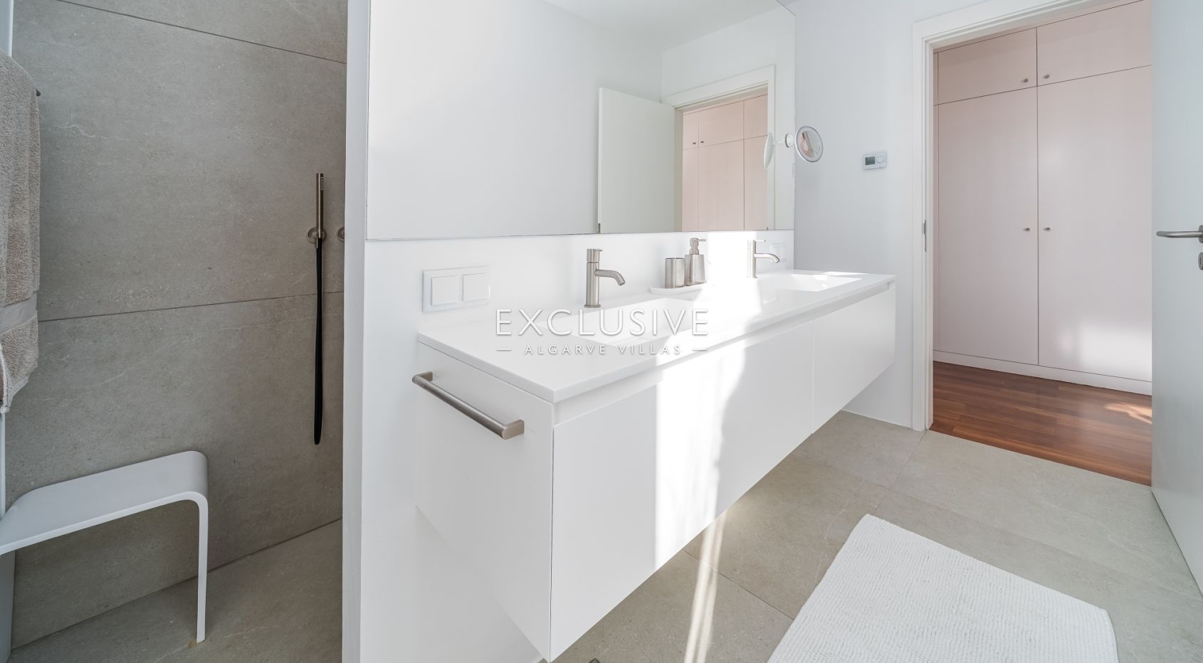 Elegante Villa mit außergewöhnlicher Aussicht und direktem Zugang zum Palmares Golf, Al